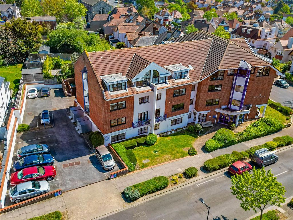 Property photo 1 of 11 Building & Communal Parking