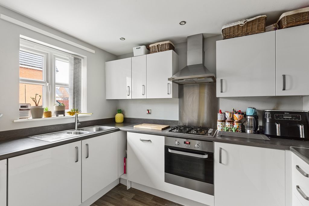 Property photo 3 of 15 Kitchen