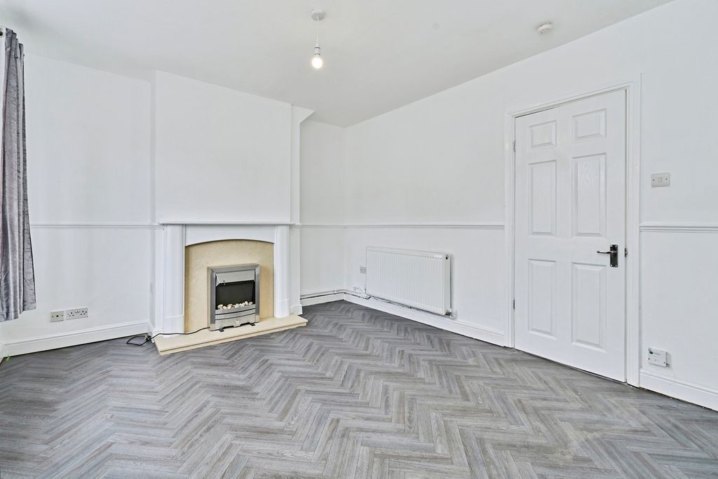 Property photo 2 of 16 Pbox-Img.Jpg