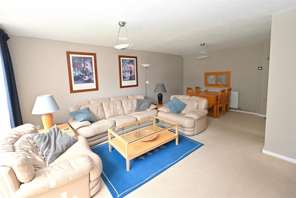 Property photo 3 of 20 Lounge 2.Jpg