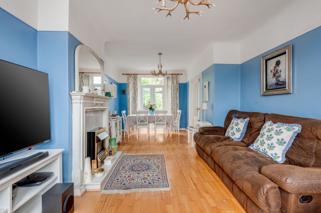 Property photo 2 of 30