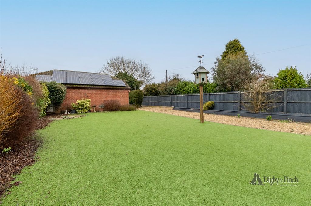 Property photo 3 of 35 11 Exeter Gardens