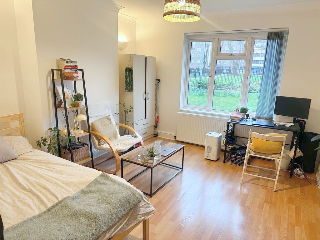 Property photo 1 of 6 Open Plan Living Room/Bedroom