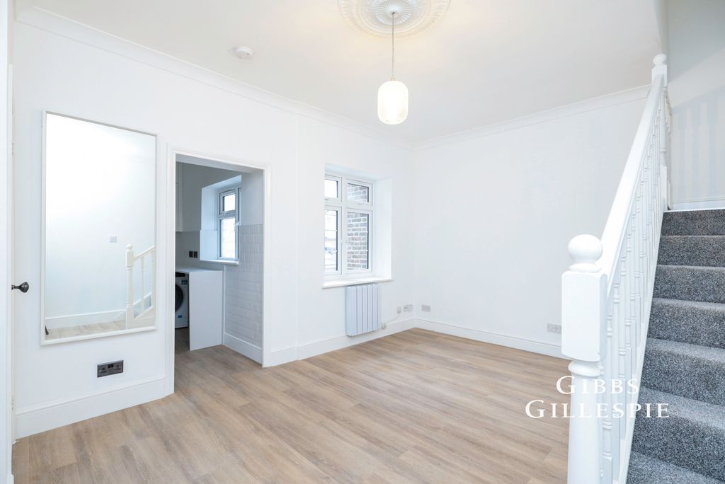 Property photo 3 of 16 Pbox-Img.Jpg