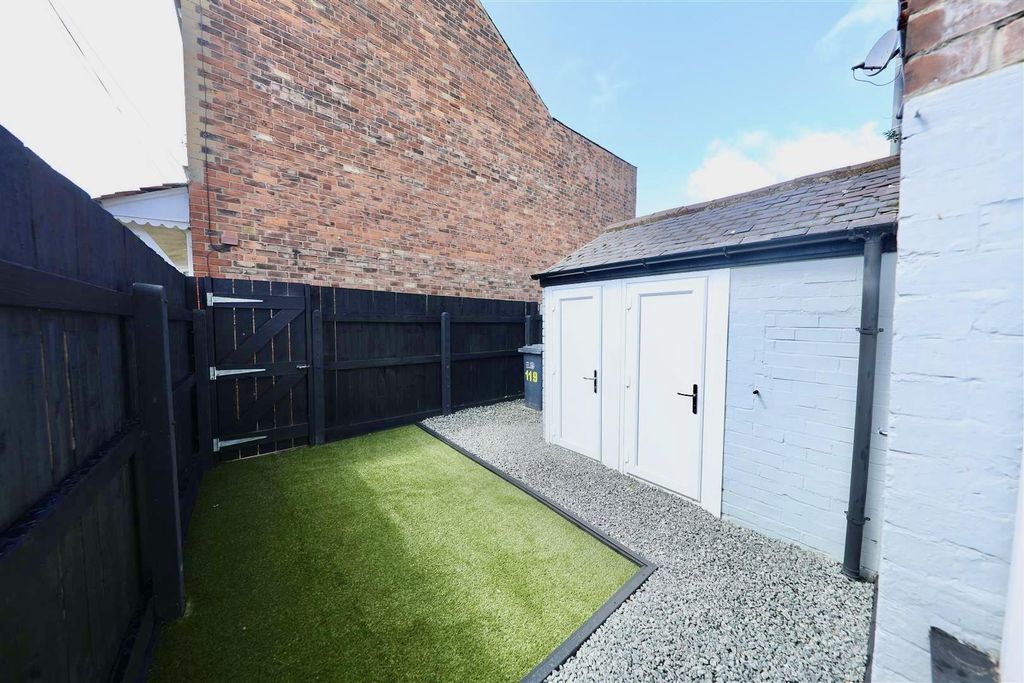 Property photo 3 of 16 Outside