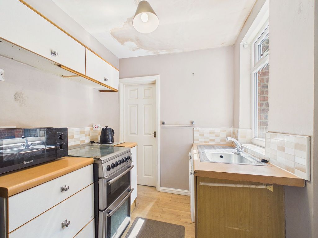 Property photo 3 of 7 Kitchen