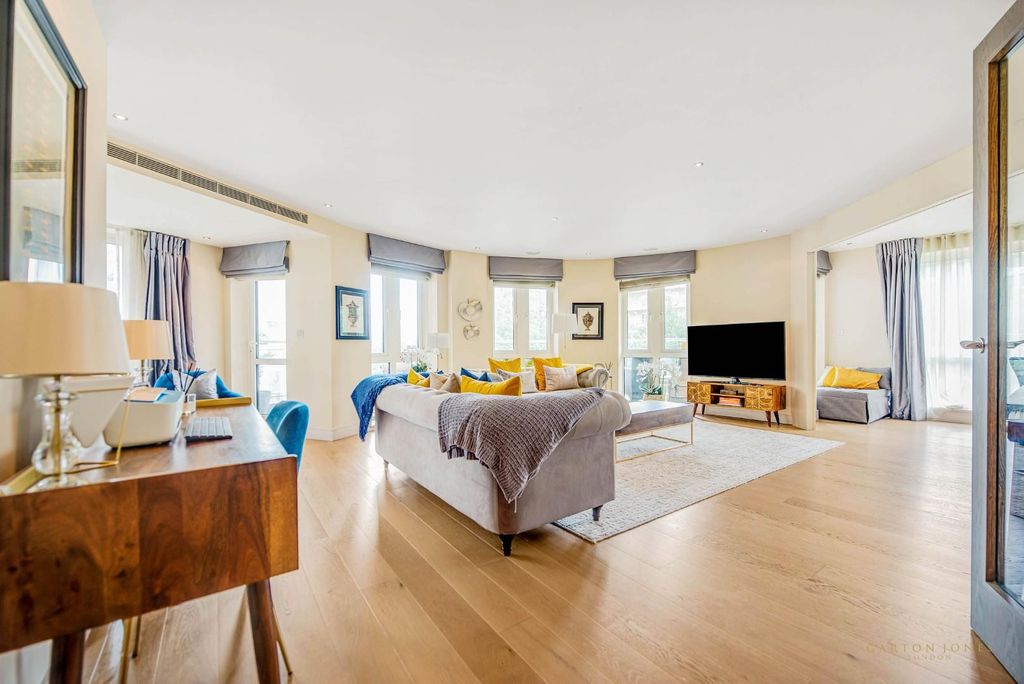 Property photo 1 of 24 Reception