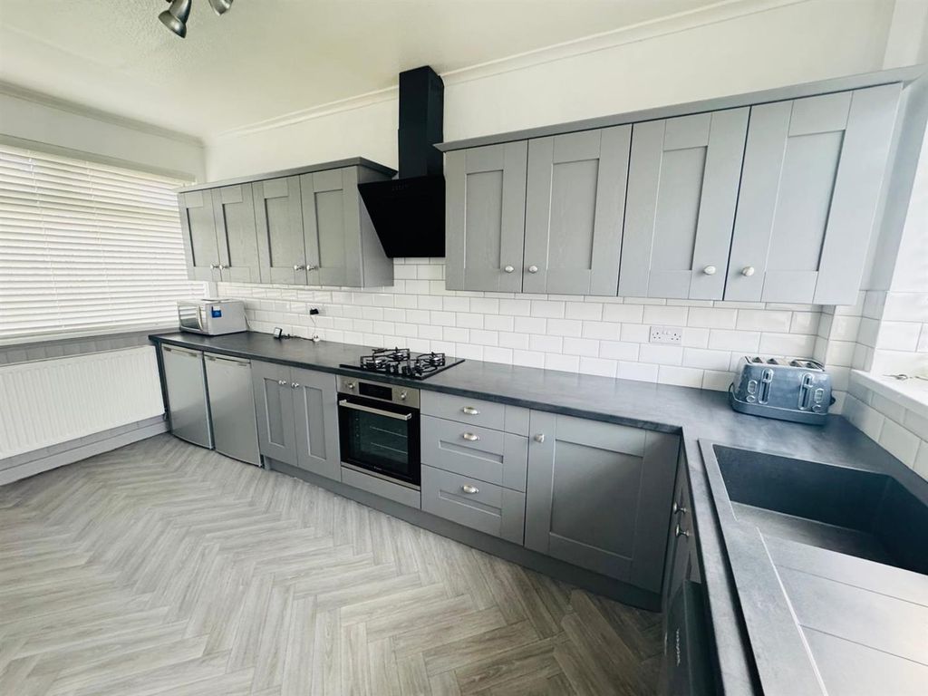 Property photo 2 of 10 Kitchen Diner