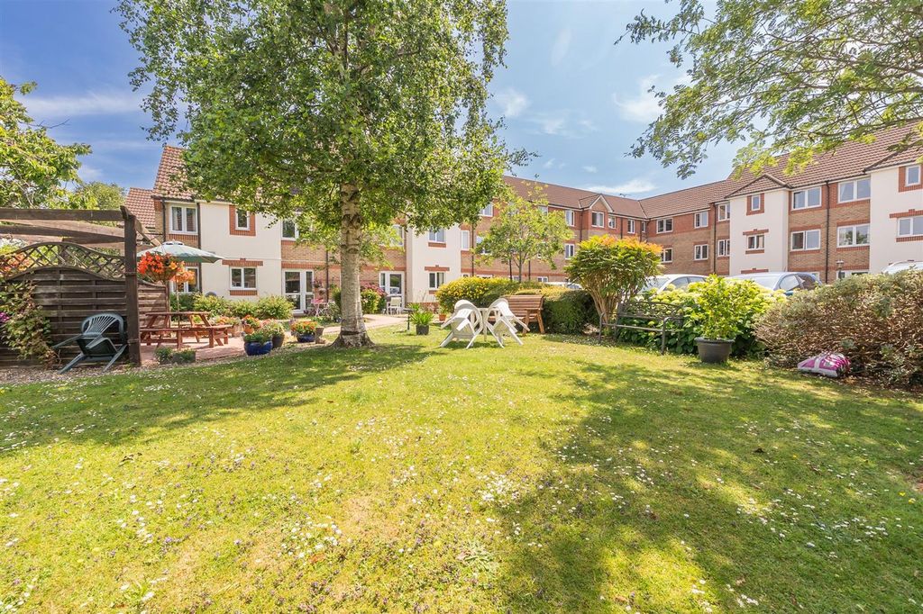 Property photo 2 of 29 Flat-54-Park-View-Court-Bs16-5Hg-21.Jpg