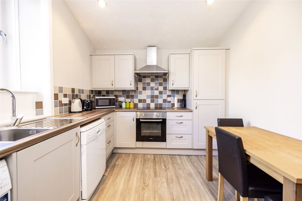 Property photo 3 of 10 Photo 5