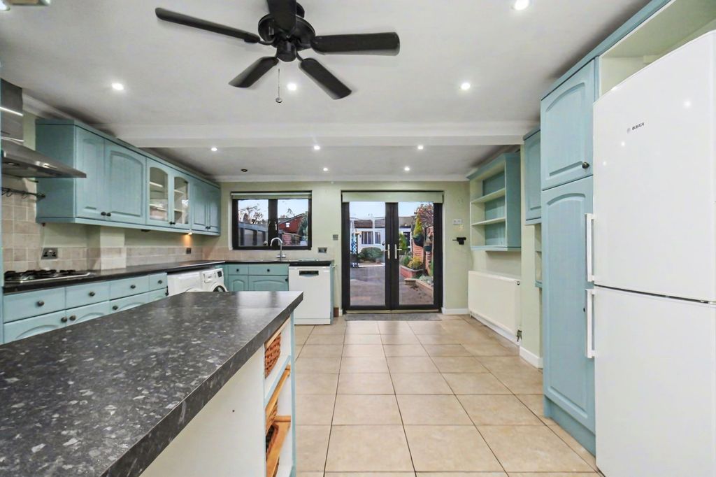 Property photo 3 of 15