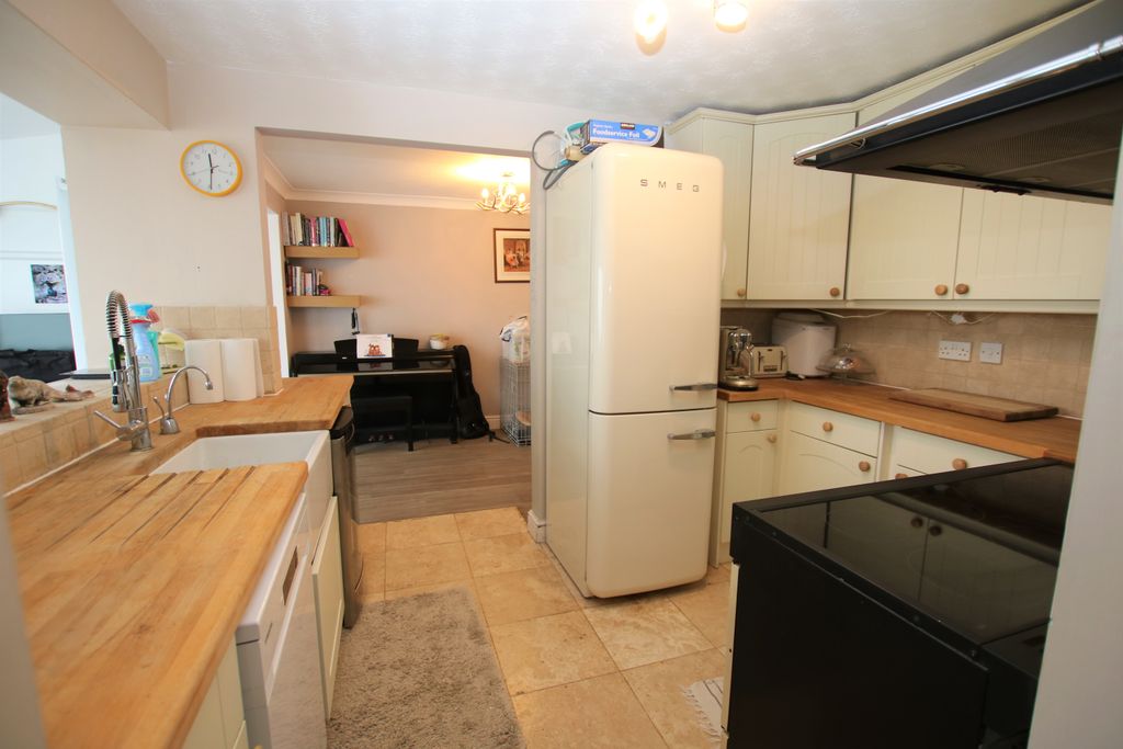Property photo 2 of 12