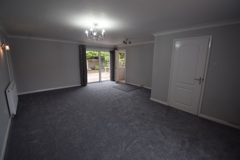 Property photo 3 of 8 2Cda41542Adb58F4c608942Afbb17A5E