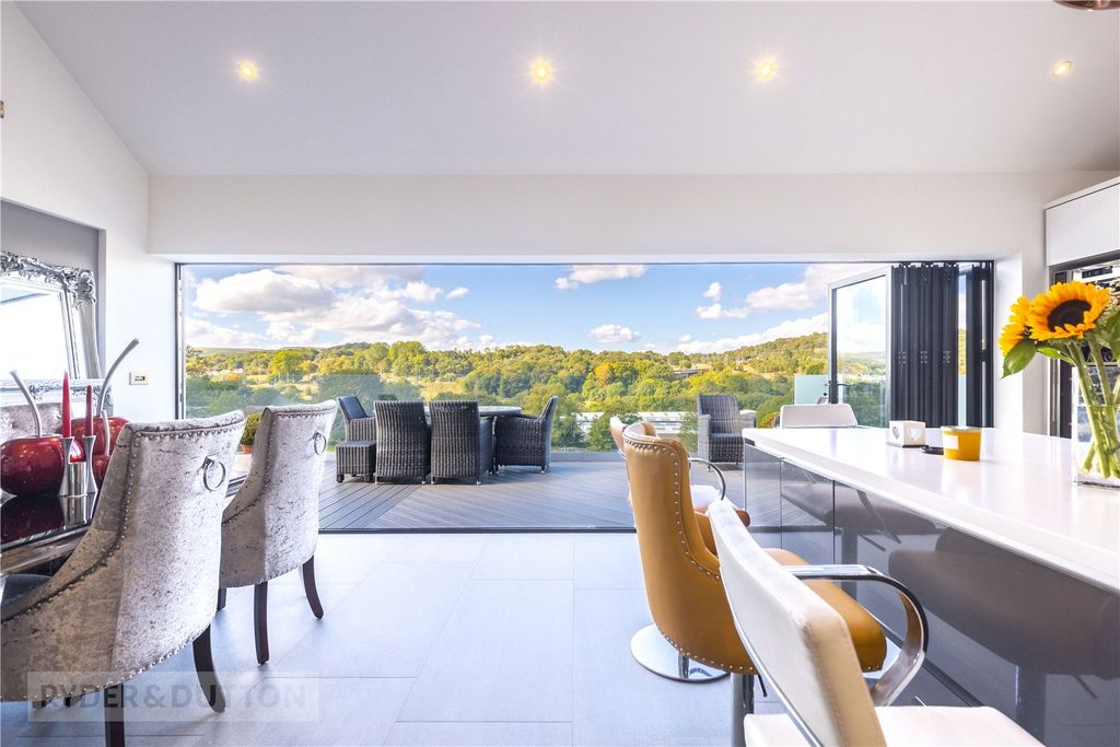 Property photo 2 of 33 Open Plan Living