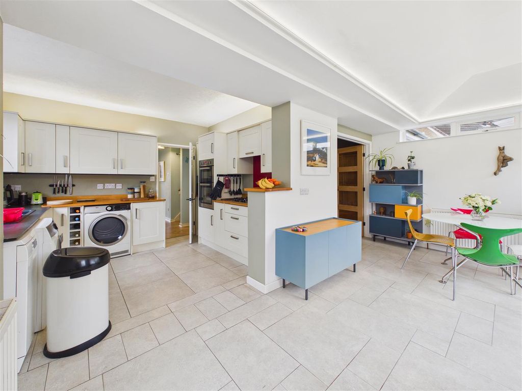 Property photo 2 of 17 Dining Kitchen