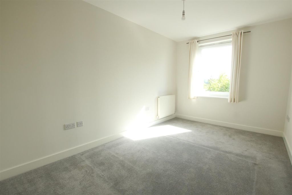 Additional image 7 of 2 bed flat for saleHighbury Drive, Leatherhead KT22