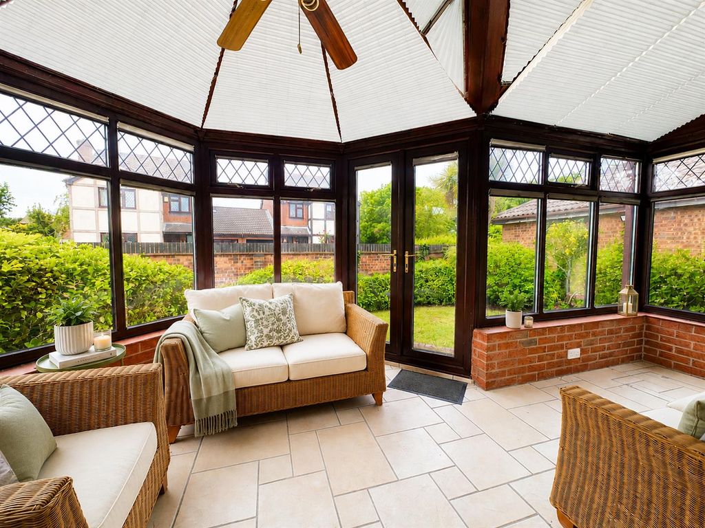 Property photo 3 of 12 Conservatory