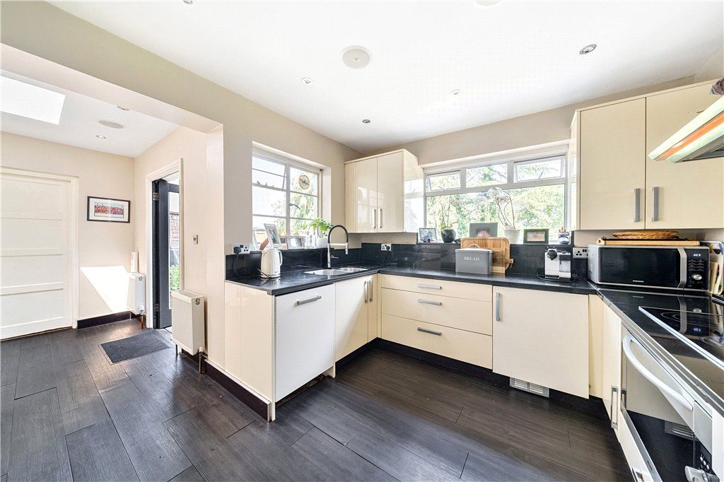 Property photo 3 of 27 Kitchen