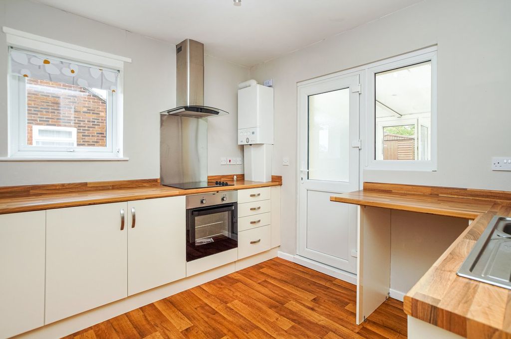 Property photo 2 of 18 Dining Kitchen