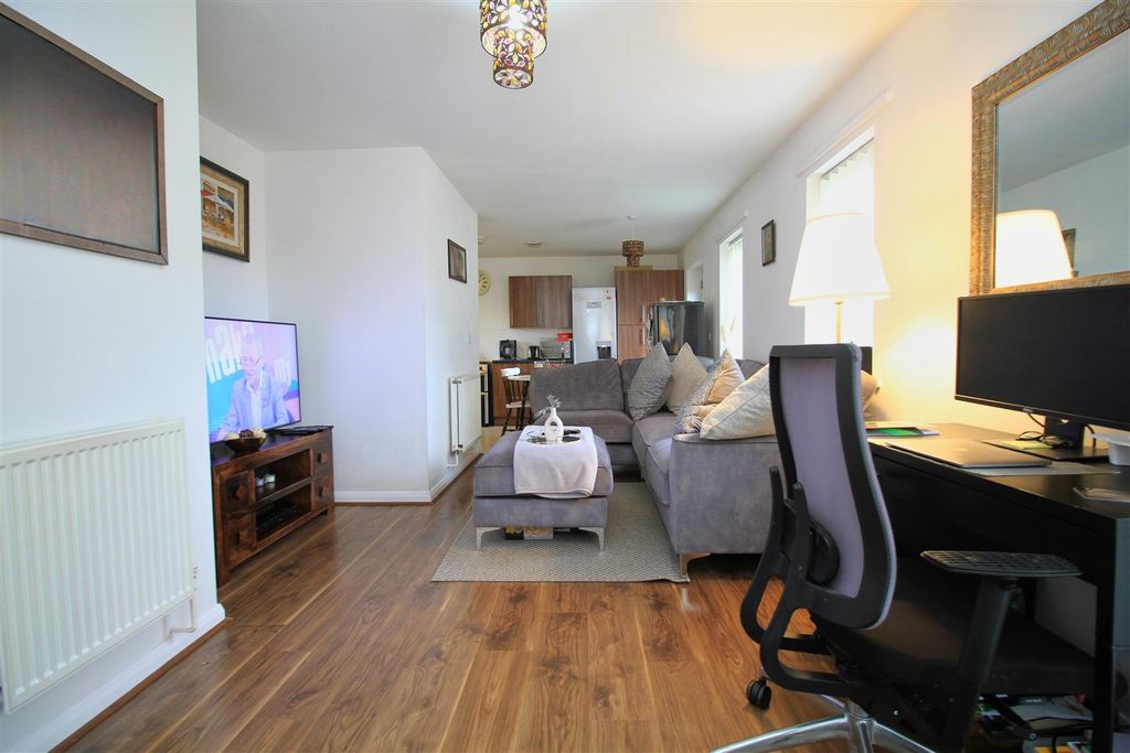 Property photo 2 of 13 Lounge.Jpg