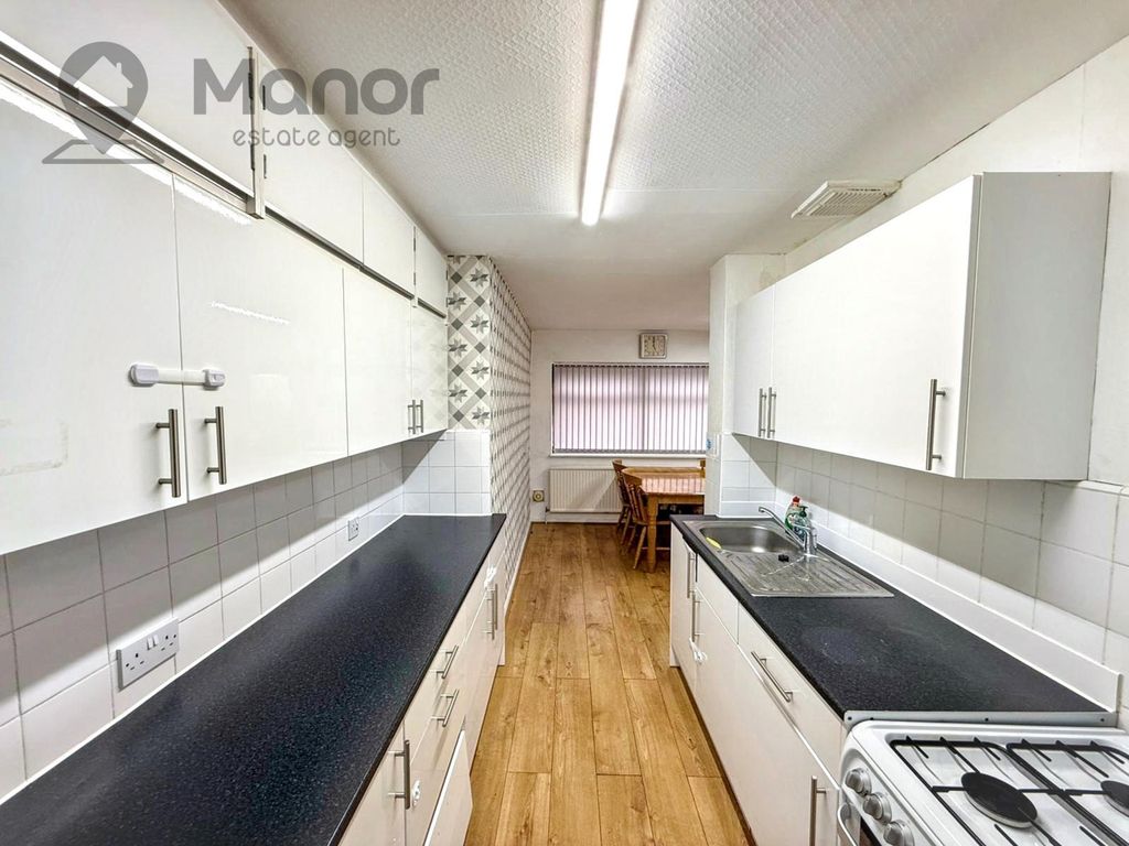 Property photo 2 of 24 Kitchen