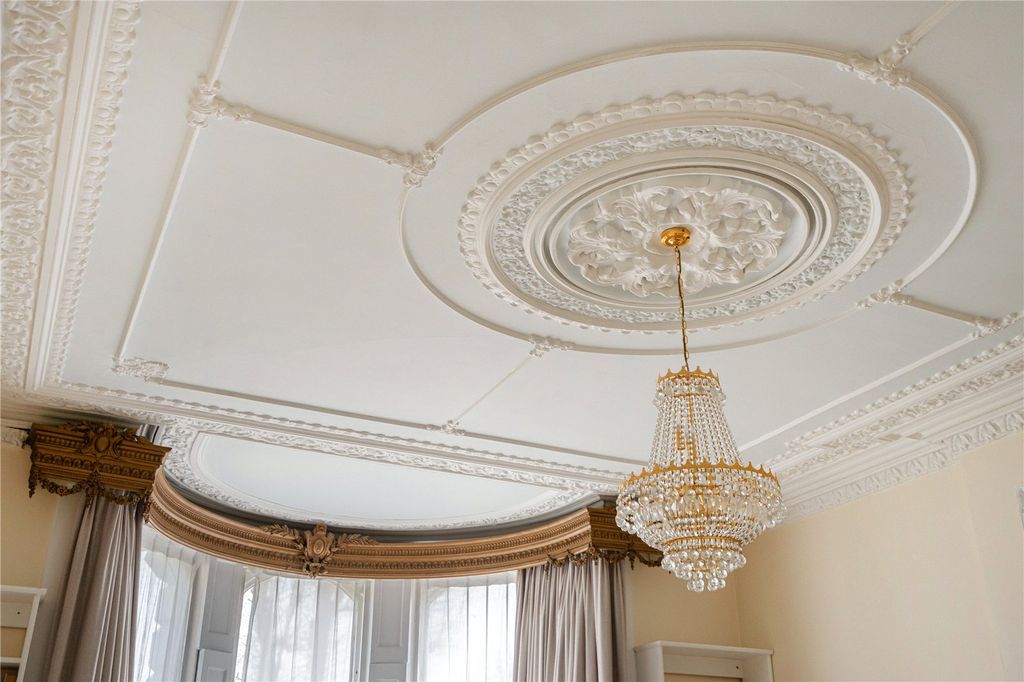 Property photo 2 of 10 Ceiling Rose