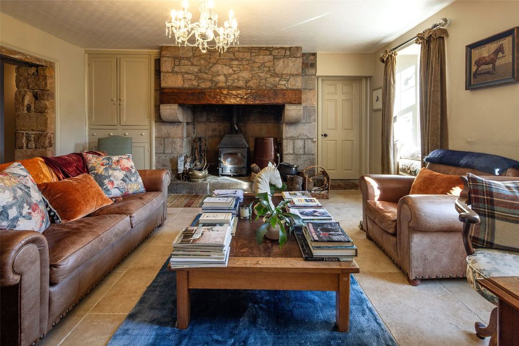 Property photo 2 of 44 Sitting Room