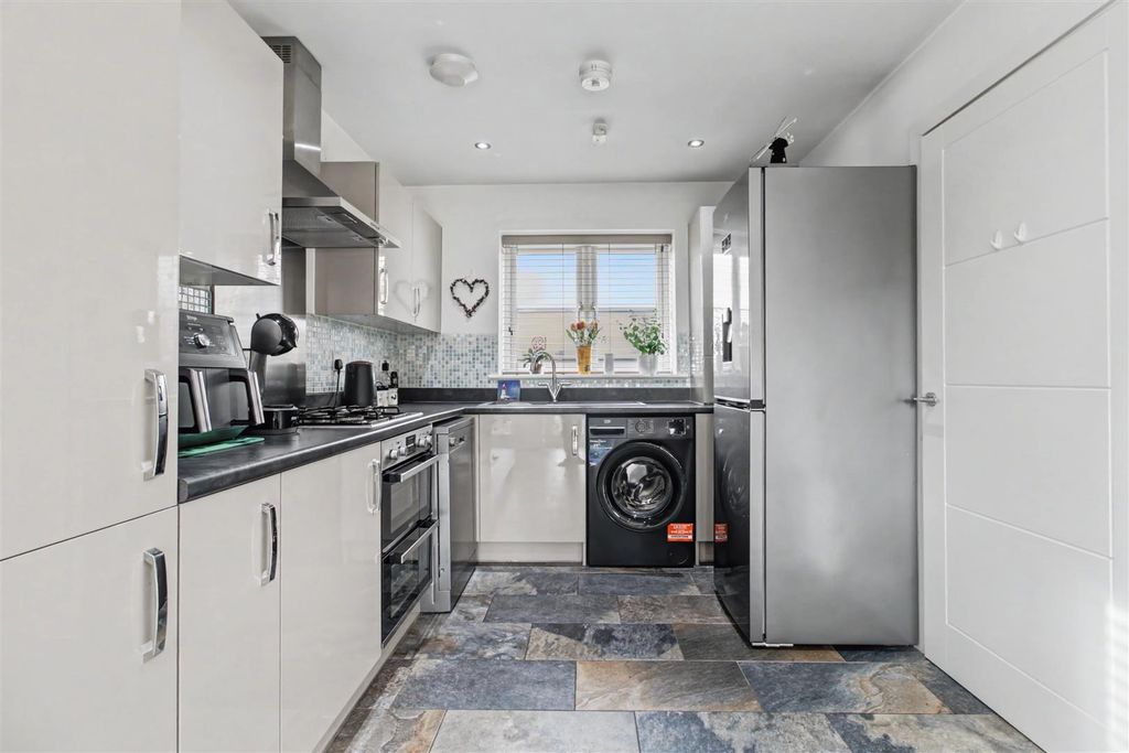 Property photo 3 of 22 Kitchen