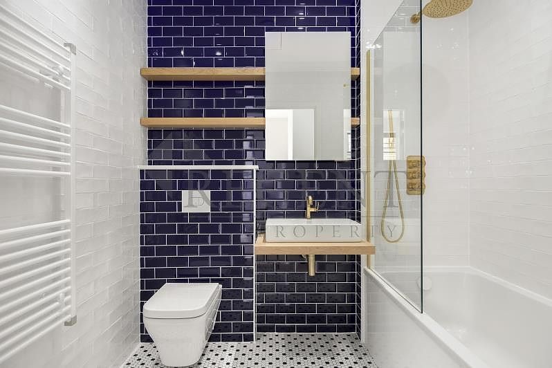 Property photo 3 of 16 Bathroom