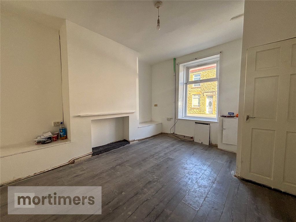 Property photo 3 of 14 Living Room