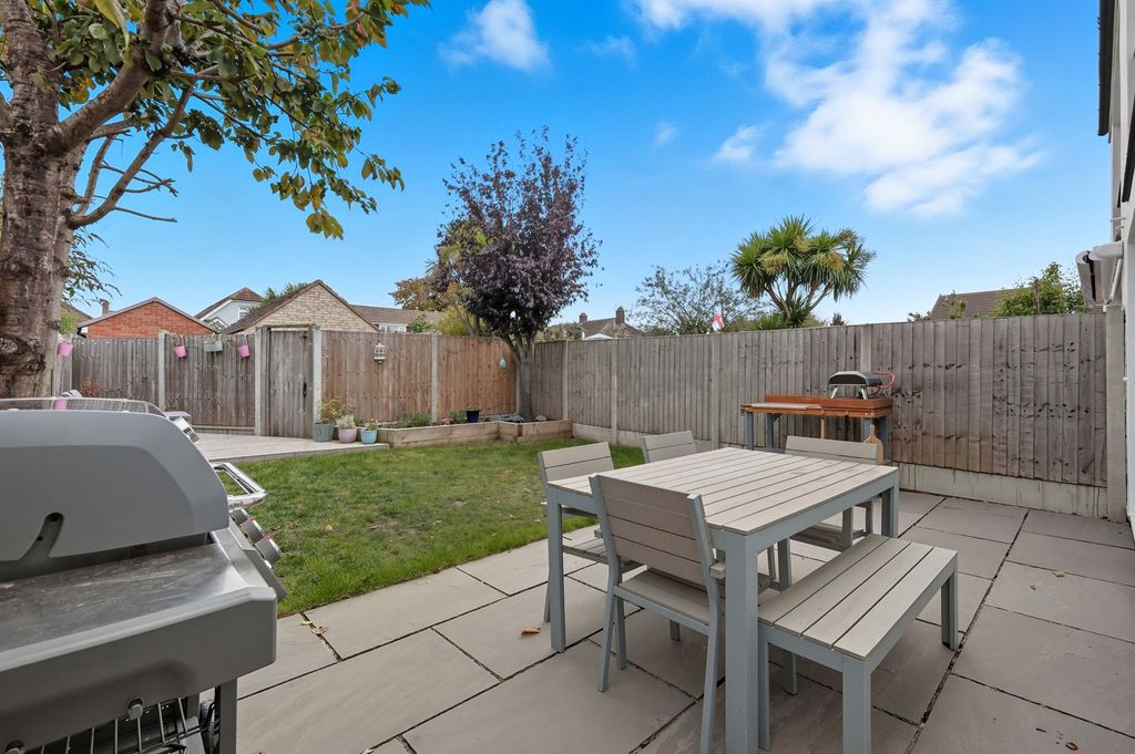 Property photo 2 of 25