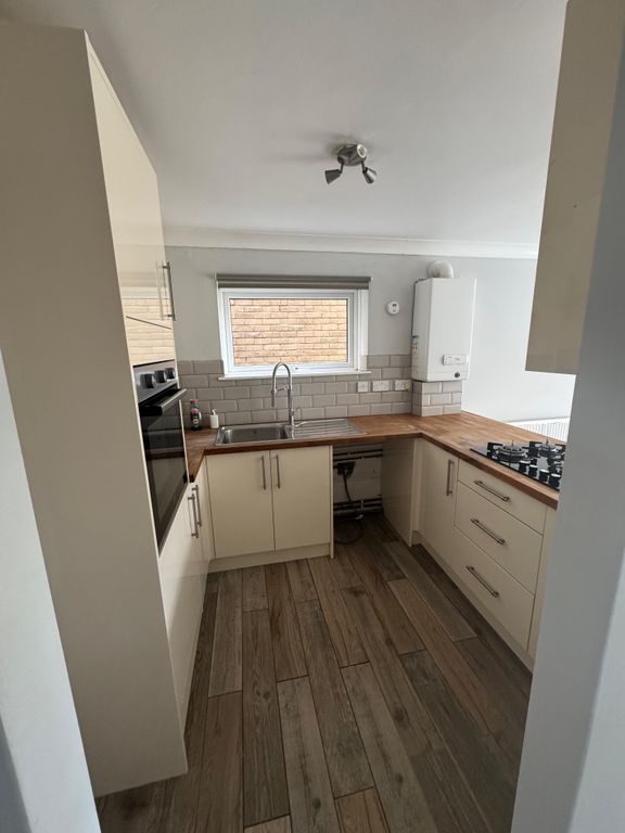 Property photo 2 of 7 Kitchen