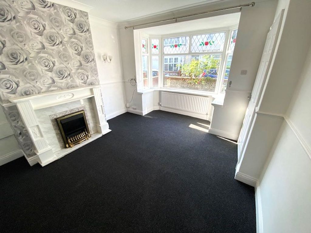 Property photo 2 of 11 Lounge