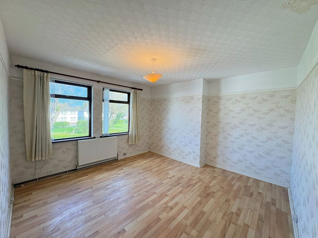 Property photo 3 of 27