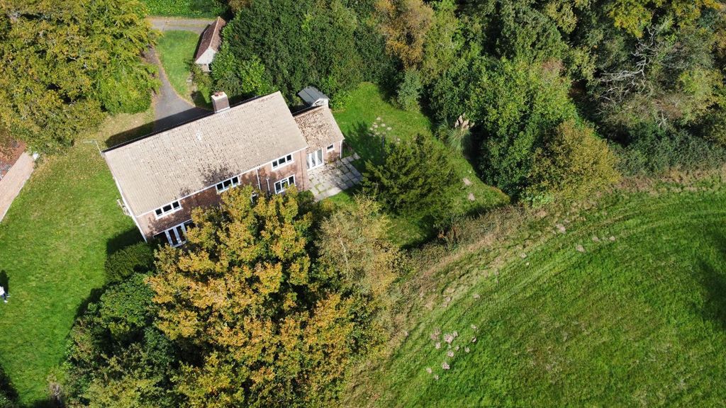 Property photo 2 of 20