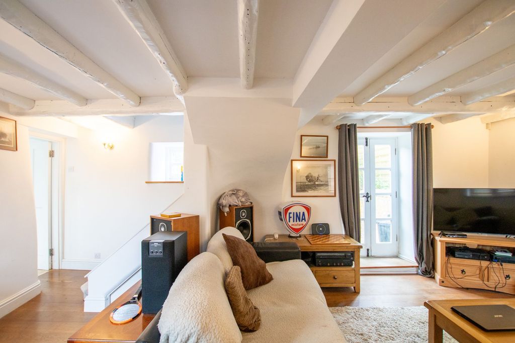 Property photo 3 of 18