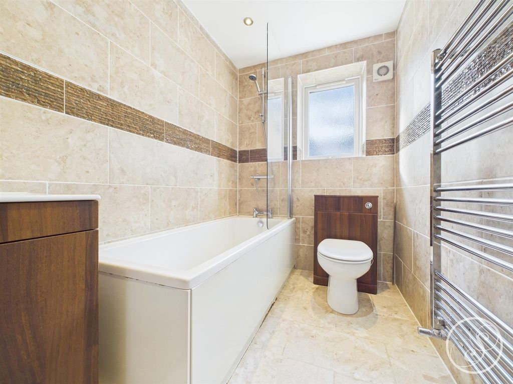 Property photo 3 of 23 Bathroom