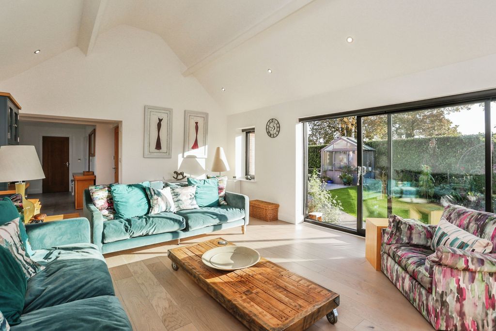 Property photo 3 of 18 Sitting Room
