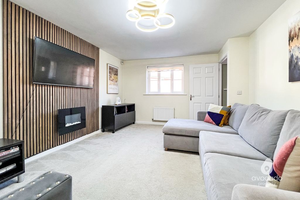 Property photo 2 of 19 4553502