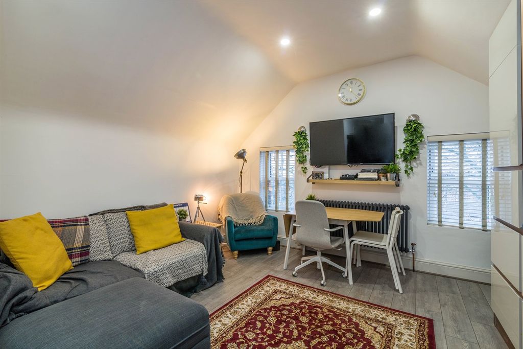 Property photo 1 of 8 (Main)