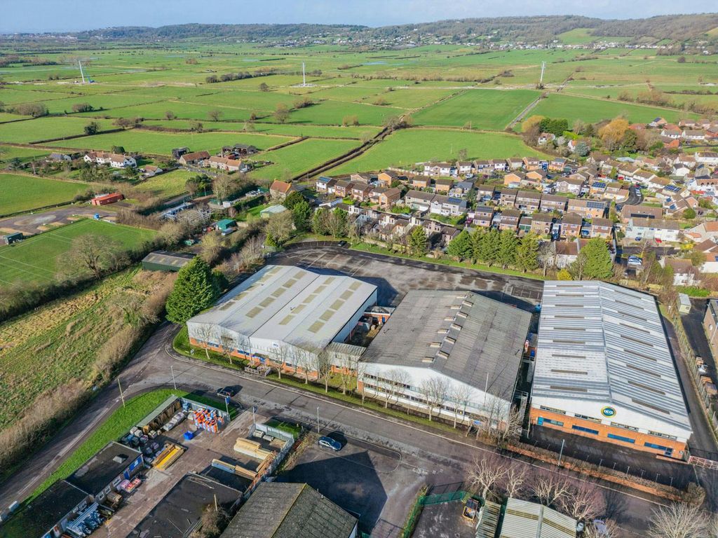 Property photo 3 of 5 Unitsabwestendtradestnailsea55.Jpg