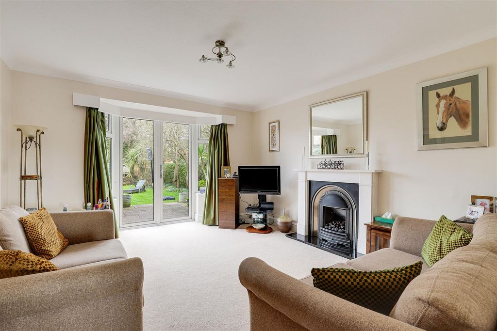Property photo 3 of 29 10162.Jpg