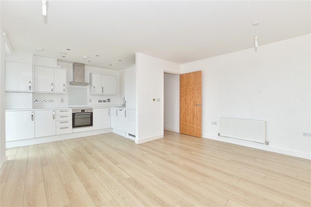 Property photo 3 of 9 Lounge/ Kitchen