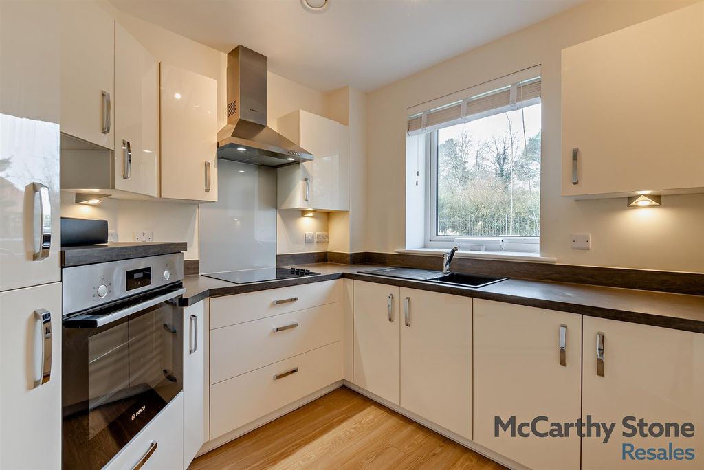 Property photo 1 of 11 8679105-Interior13-800.Jpg