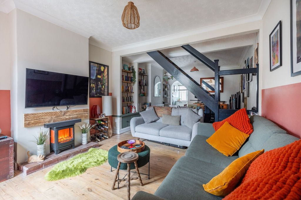 Property photo 2 of 18