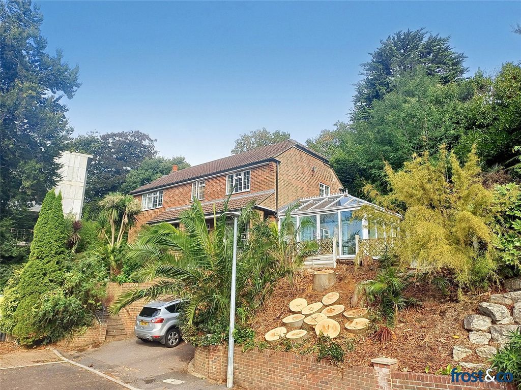 Property photo 1 of 32 Glenmount Drive