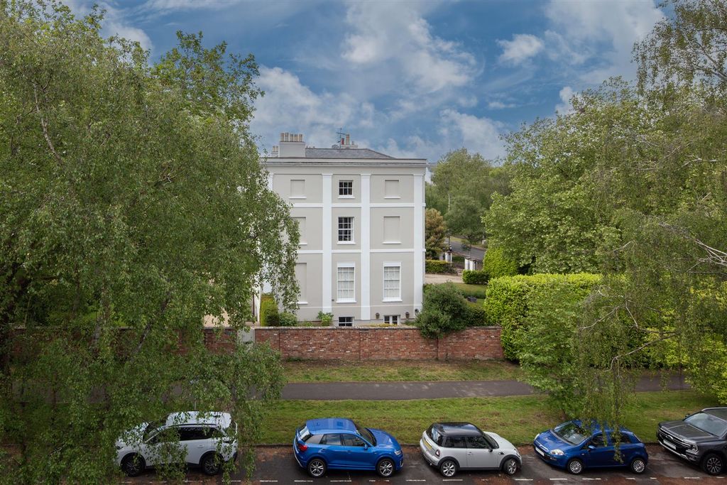 Additional image 13 of 2 bed flat for salePittville Lawn, Cheltenham GL52