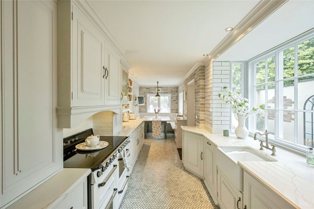 Property photo 3 of 21 Kitchen