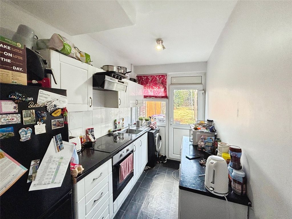 Property photo 3 of 6 Kitchen
