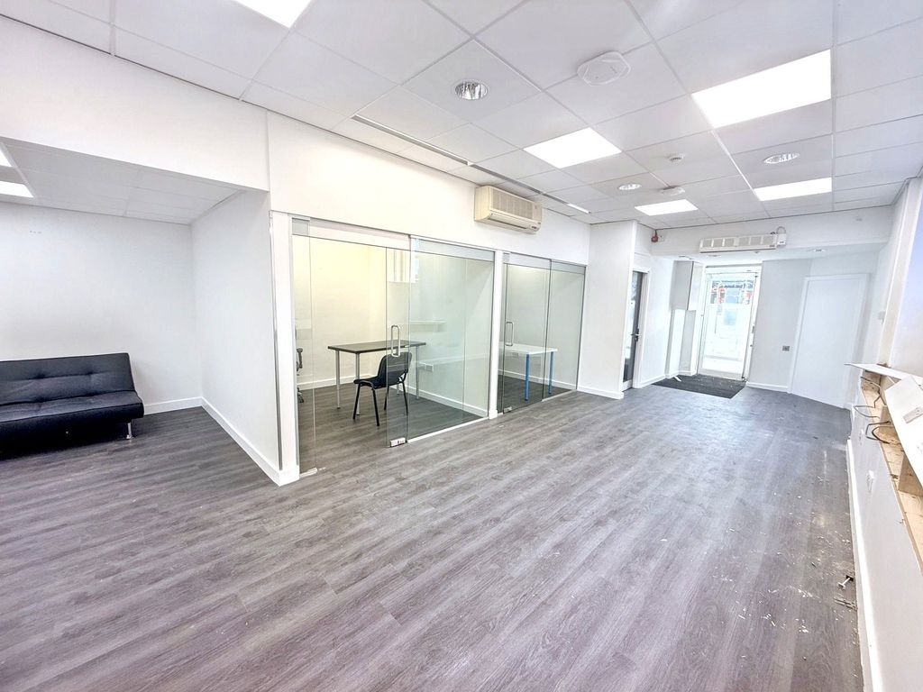 Property photo 2 of 32